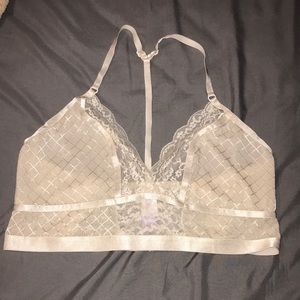 💃🏻 NWOT Secret Treasures Lace Bralette, XL